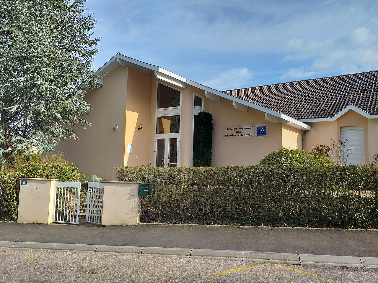 Spanish Court Rules It’s Legal to Call Jehovah’s Witnesses a “Destructive Cult”