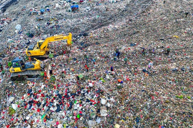 Unjustified delays by the European Commission in restricting dangerous chemicals may have resulted in more than 100,000 tonnes of avoidable toxic pollution